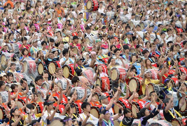日本盛冈市近3500人齐奏太鼓 破世界纪录(图)