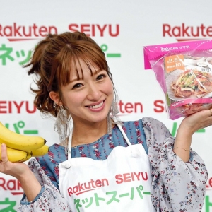 日本偶像辻希美第四个孩子将在12月出生 她表示既兴奋又害怕 ... ...