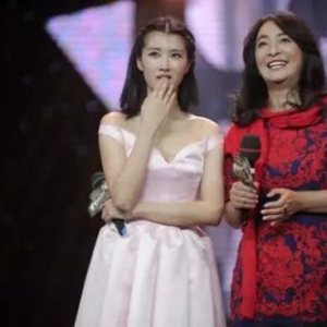 曾发誓不嫁中国人,如今从日本带儿子回国捞金