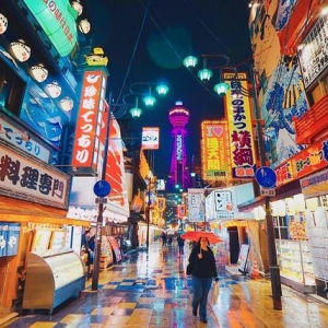 中国游客探秘日本地下电影院,里面都是流浪汉和不想回家的上班族 ...
