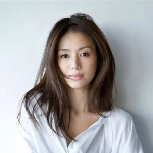 她是日剧女王,前男友是小室哲哉,嫁大24岁老公,连生二儿成赢家 ...